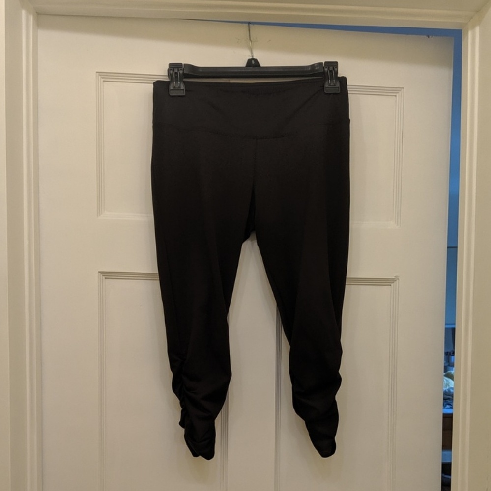 Cropped black leggings